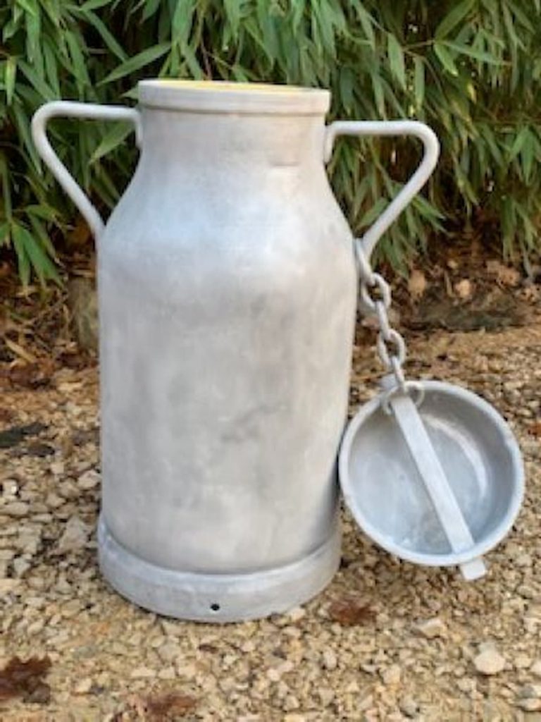 pot à lait ancien